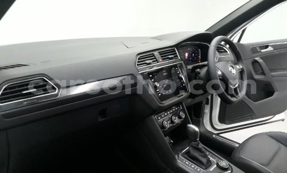 اشتري مستعمل Volkswagen Tiguan White سيارة في Maputsoa في Leribe اشتري مستعمل Volkswagen Tiguan White سيارة في Maputsoa في Leribe