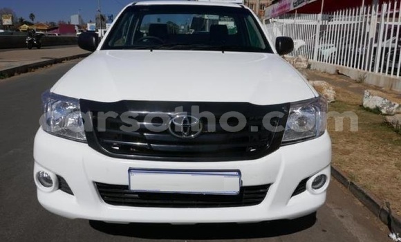 Buy Used Toyota Hilux White Car in Maputsoa in Leribe Buy Used Toyota Hilux White Car in Maputsoa in Leribe