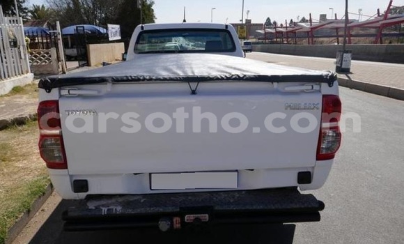 Buy Used Toyota Hilux White Car in Maputsoa in Leribe Buy Used Toyota Hilux White Car in Maputsoa in Leribe