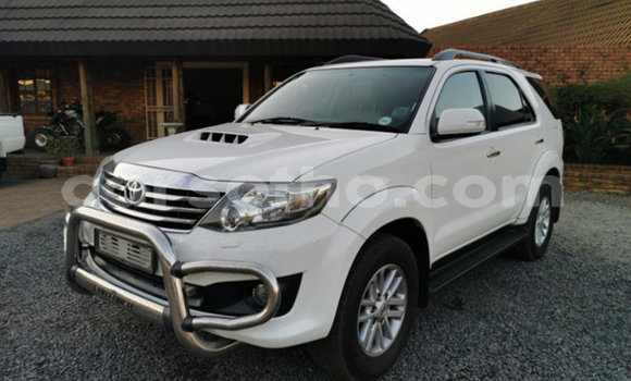 Acheter Occasion Voiture Toyota Fortuner Blanc à Hlotse, Leribe Acheter Occasion Voiture Toyota Fortuner Blanc à Hlotse, Leribe