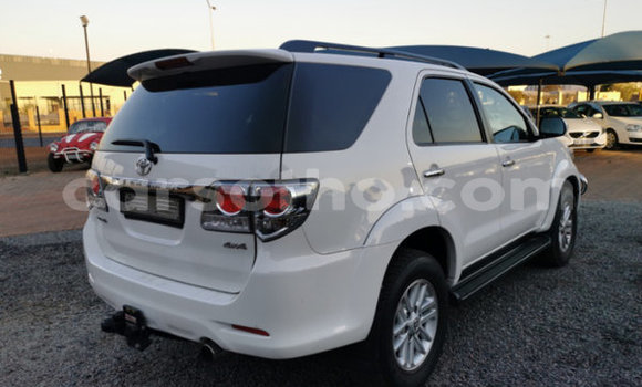 Acheter Occasion Voiture Toyota Fortuner Blanc à Hlotse, Leribe Acheter Occasion Voiture Toyota Fortuner Blanc à Hlotse, Leribe