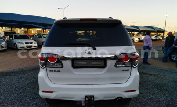 Acheter Occasion Voiture Toyota Fortuner Blanc à Hlotse, Leribe Acheter Occasion Voiture Toyota Fortuner Blanc à Hlotse, Leribe
