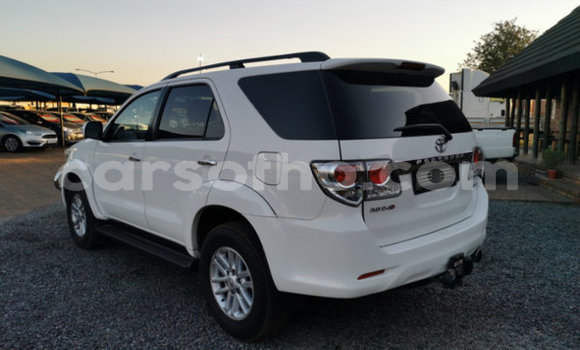 Acheter Occasion Voiture Toyota Fortuner Blanc à Hlotse, Leribe Acheter Occasion Voiture Toyota Fortuner Blanc à Hlotse, Leribe