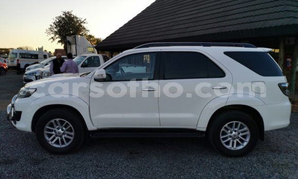 Acheter Occasion Voiture Toyota Fortuner Blanc à Hlotse, Leribe Acheter Occasion Voiture Toyota Fortuner Blanc à Hlotse, Leribe