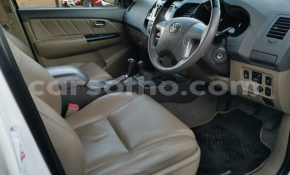 Acheter Occasion Voiture Toyota Fortuner Blanc à Hlotse, Leribe Acheter Occasion Voiture Toyota Fortuner Blanc à Hlotse, Leribe