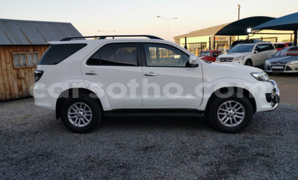 Acheter Occasion Voiture Toyota Fortuner Blanc à Hlotse, Leribe Acheter Occasion Voiture Toyota Fortuner Blanc à Hlotse, Leribe