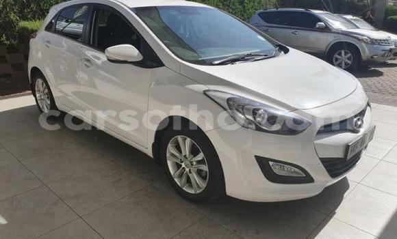 Acheter Occasion Voiture Hyundai i30 Blanc à Maseru, Maseru Acheter Occasion Voiture Hyundai i30 Blanc à Maseru, Maseru