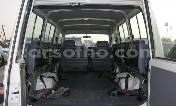 Acheter Neuf Voiture Toyota Land Cruiser Blanc à Butha Buthe, Butha-Buthe Acheter Neuf Voiture Toyota Land Cruiser Blanc à Butha Buthe, Butha-Buthe
