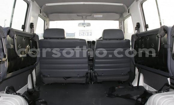 Acheter Neuf Voiture Toyota Land Cruiser Blanc à Butha Buthe, Butha-Buthe Acheter Neuf Voiture Toyota Land Cruiser Blanc à Butha Buthe, Butha-Buthe