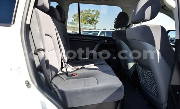 Acheter Neuf Voiture Toyota Land Cruiser Blanc à Butha Buthe, Butha-Buthe Acheter Neuf Voiture Toyota Land Cruiser Blanc à Butha Buthe, Butha-Buthe