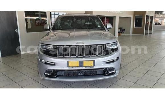 Sayi Na hannu Jeep Grand Cherokee SRT8 Silver Mota in Maseru a Maseru Sayi Na hannu Jeep Grand Cherokee SRT8 Silver Mota in Maseru a Maseru