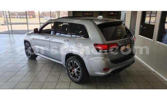 Sayi Na hannu Jeep Grand Cherokee SRT8 Silver Mota in Maseru a Maseru Sayi Na hannu Jeep Grand Cherokee SRT8 Silver Mota in Maseru a Maseru