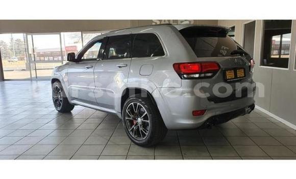 Sayi Na hannu Jeep Grand Cherokee SRT8 Silver Mota in Maseru a Maseru Sayi Na hannu Jeep Grand Cherokee SRT8 Silver Mota in Maseru a Maseru