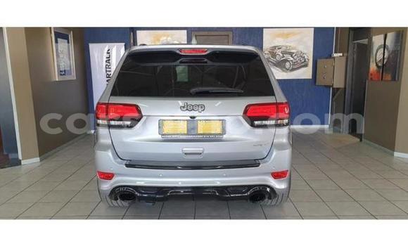 Sayi Na hannu Jeep Grand Cherokee SRT8 Silver Mota in Maseru a Maseru Sayi Na hannu Jeep Grand Cherokee SRT8 Silver Mota in Maseru a Maseru