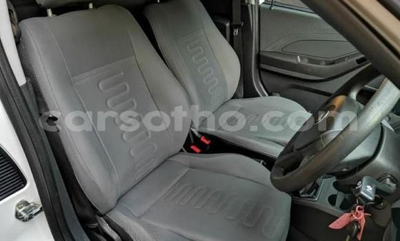 Sayi Na hannu Chevrolet Corsa White Mota in Maseru a Maseru Sayi Na hannu Chevrolet Corsa White Mota in Maseru a Maseru