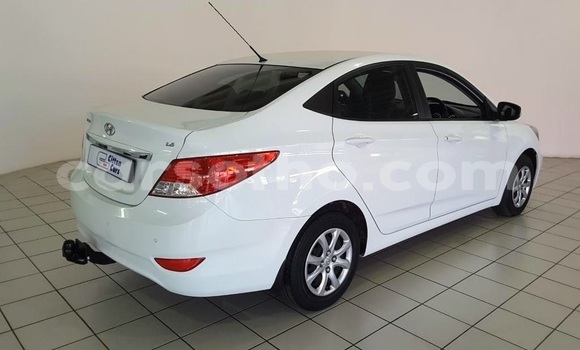 Sayi Na hannu Hyundai Accent White Mota in Maputsoa a Leribe Sayi Na hannu Hyundai Accent White Mota in Maputsoa a Leribe