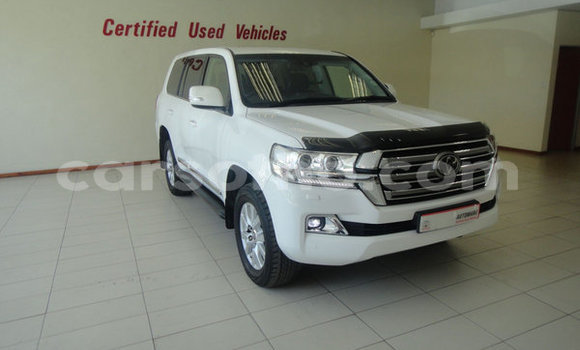 Buy Used Toyota Land Cruiser Prado White Car in Maputsoe in Leribe Buy Used Toyota Land Cruiser Prado White Car in Maputsoe in Leribe
