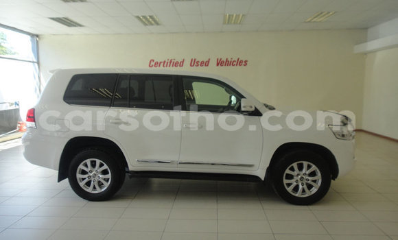 Buy Used Toyota Land Cruiser Prado White Car in Maputsoe in Leribe Buy Used Toyota Land Cruiser Prado White Car in Maputsoe in Leribe