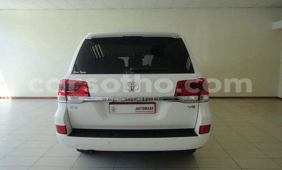 Buy Used Toyota Land Cruiser Prado White Car in Maputsoe in Leribe Buy Used Toyota Land Cruiser Prado White Car in Maputsoe in Leribe