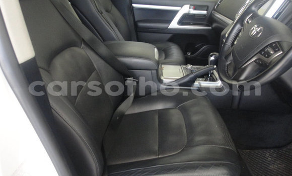 Buy Used Toyota Land Cruiser Prado White Car in Maputsoe in Leribe Buy Used Toyota Land Cruiser Prado White Car in Maputsoe in Leribe