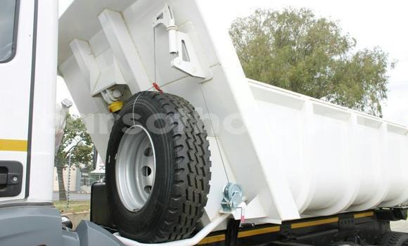 Sayi Na hannu DAF CF White Babbar mota in Butha–Buthe a Thaba-Tseka Sayi Na hannu DAF CF White Babbar mota in Butha–Buthe a Thaba-Tseka