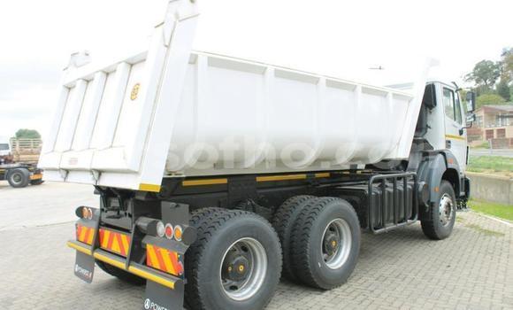 Sayi Na hannu DAF CF White Babbar mota in Butha–Buthe a Thaba-Tseka Sayi Na hannu DAF CF White Babbar mota in Butha–Buthe a Thaba-Tseka