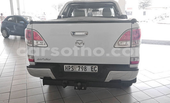 Sayi Na hannu Mazda BT-50 White Mota in Mafeteng a Mafeteng Sayi Na hannu Mazda BT-50 White Mota in Mafeteng a Mafeteng