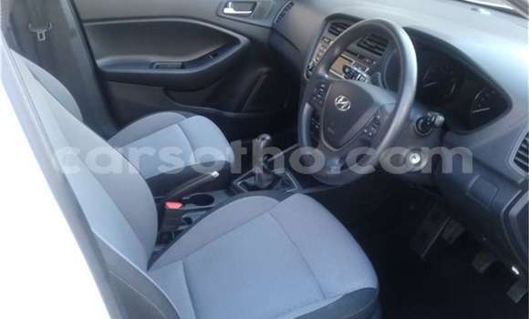 Sayi Na hannu Hyundai i20 White Mota in Maseru a Maseru Sayi Na hannu Hyundai i20 White Mota in Maseru a Maseru