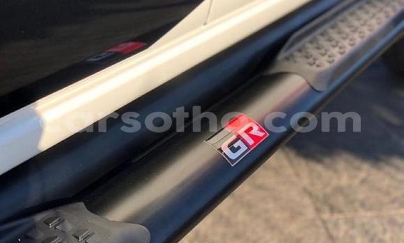 Sayi Na hannu Toyota Hilux White Mota in Maseru a Maseru Sayi Na hannu Toyota Hilux White Mota in Maseru a Maseru