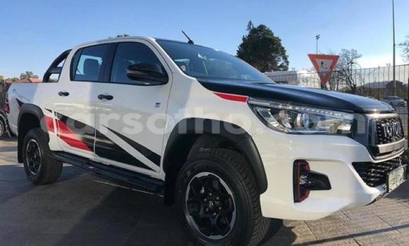 Sayi Na hannu Toyota Hilux White Mota in Maseru a Maseru Sayi Na hannu Toyota Hilux White Mota in Maseru a Maseru