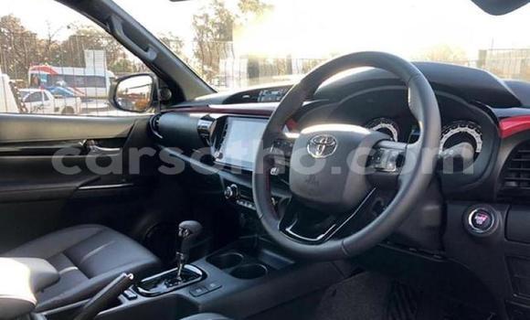 Sayi Na hannu Toyota Hilux White Mota in Maseru a Maseru Sayi Na hannu Toyota Hilux White Mota in Maseru a Maseru