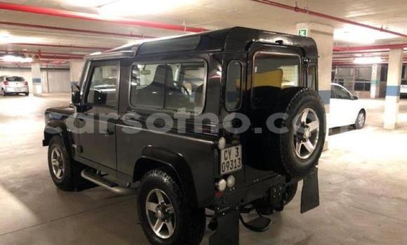Sayi Na hannu Land Rover Defender Black Mota in Maseru a Maseru Sayi Na hannu Land Rover Defender Black Mota in Maseru a Maseru