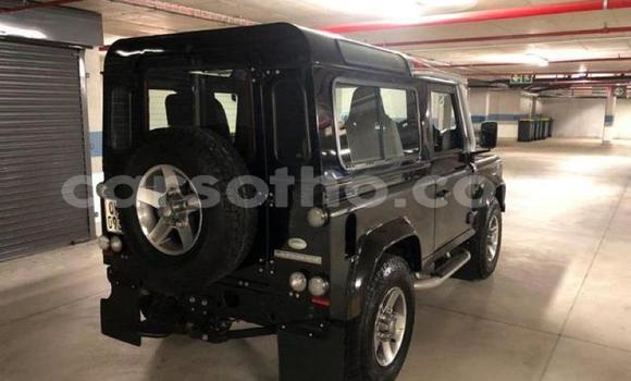 Sayi Na hannu Land Rover Defender Black Mota in Maseru a Maseru Sayi Na hannu Land Rover Defender Black Mota in Maseru a Maseru