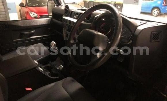 Sayi Na hannu Land Rover Defender Black Mota in Maseru a Maseru Sayi Na hannu Land Rover Defender Black Mota in Maseru a Maseru