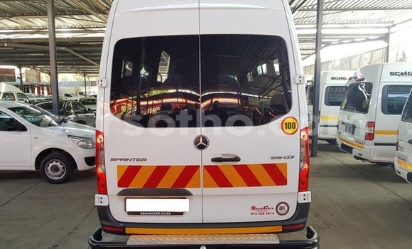 Acheter Occasion Voiture Mercedes-Benz 300CD Blanc à Butha–Buthe, Thaba-Tseka Acheter Occasion Voiture Mercedes-Benz 300CD Blanc à Butha–Buthe, Thaba-Tseka