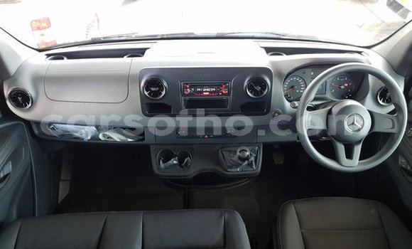 Acheter Occasion Voiture Mercedes-Benz 300CD Blanc à Butha–Buthe, Thaba-Tseka Acheter Occasion Voiture Mercedes-Benz 300CD Blanc à Butha–Buthe, Thaba-Tseka