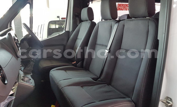 Acheter Occasion Voiture Mercedes-Benz 300CD Blanc à Butha–Buthe, Thaba-Tseka Acheter Occasion Voiture Mercedes-Benz 300CD Blanc à Butha–Buthe, Thaba-Tseka