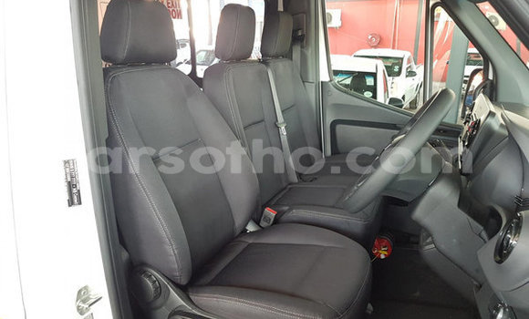 Acheter Occasion Voiture Mercedes-Benz 300CD Blanc à Butha–Buthe, Thaba-Tseka Acheter Occasion Voiture Mercedes-Benz 300CD Blanc à Butha–Buthe, Thaba-Tseka