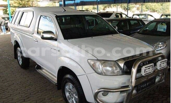 Buy Used Toyota Hilux White Car in Mafeteng in Mafeteng Buy Used Toyota Hilux White Car in Mafeteng in Mafeteng