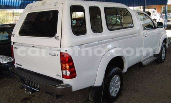 Buy Used Toyota Hilux White Car in Mafeteng in Mafeteng Buy Used Toyota Hilux White Car in Mafeteng in Mafeteng