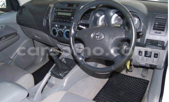 Buy Used Toyota Hilux White Car in Mafeteng in Mafeteng Buy Used Toyota Hilux White Car in Mafeteng in Mafeteng
