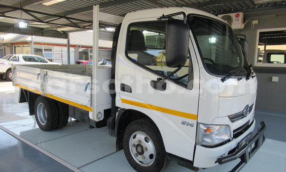 اشتري مستعمل Hino Ranger White شاحنة في Butha–Buthe في Thaba-Tseka اشتري مستعمل Hino Ranger White شاحنة في Butha–Buthe في Thaba-Tseka
