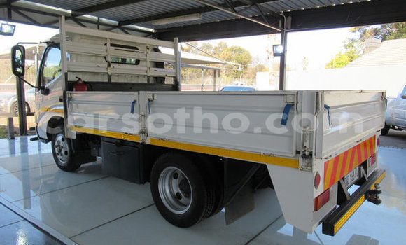 اشتري مستعمل Hino Ranger White شاحنة في Butha–Buthe في Thaba-Tseka اشتري مستعمل Hino Ranger White شاحنة في Butha–Buthe في Thaba-Tseka
