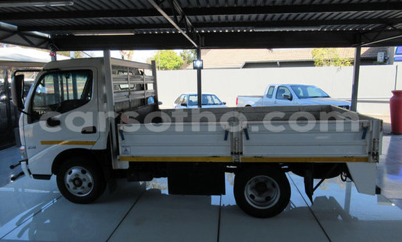 اشتري مستعمل Hino Ranger White شاحنة في Butha–Buthe في Thaba-Tseka اشتري مستعمل Hino Ranger White شاحنة في Butha–Buthe في Thaba-Tseka