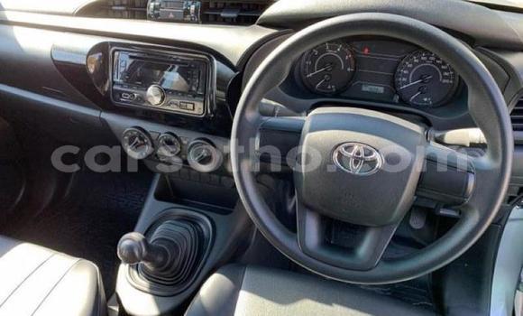 Sayi Na hannu Toyota Hilux Silver Mota in Maseru a Maseru Sayi Na hannu Toyota Hilux Silver Mota in Maseru a Maseru