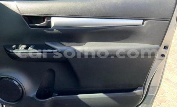 Sayi Na hannu Toyota Hilux Silver Mota in Maseru a Maseru Sayi Na hannu Toyota Hilux Silver Mota in Maseru a Maseru