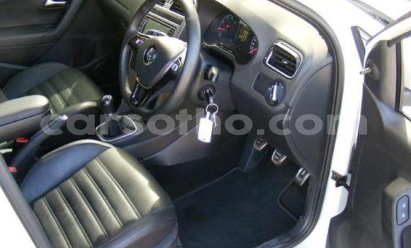 Sayi Na hannu Volkswagen Polo White Mota in Mafeteng a Mafeteng Sayi Na hannu Volkswagen Polo White Mota in Mafeteng a Mafeteng