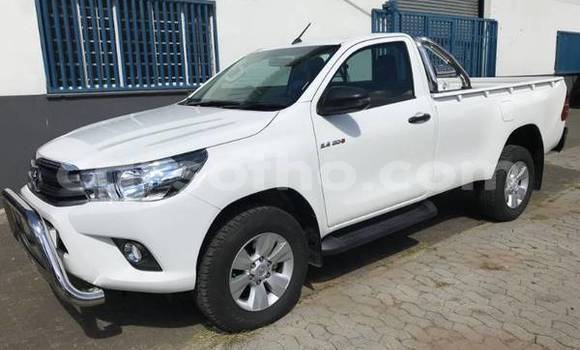 Buy Used Toyota Hilux White Car in Roma in Maseru Buy Used Toyota Hilux White Car in Roma in Maseru