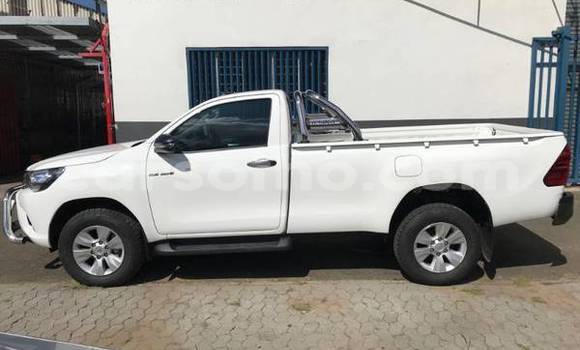 Buy Used Toyota Hilux White Car in Roma in Maseru Buy Used Toyota Hilux White Car in Roma in Maseru
