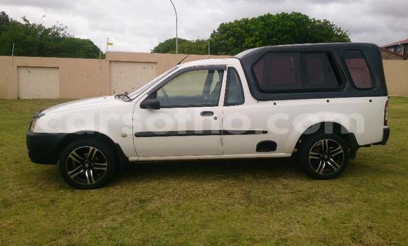 Sayi Na hannu Ford Escort White Mota in Butha–Buthe a Thaba-Tseka Sayi Na hannu Ford Escort White Mota in Butha–Buthe a Thaba-Tseka